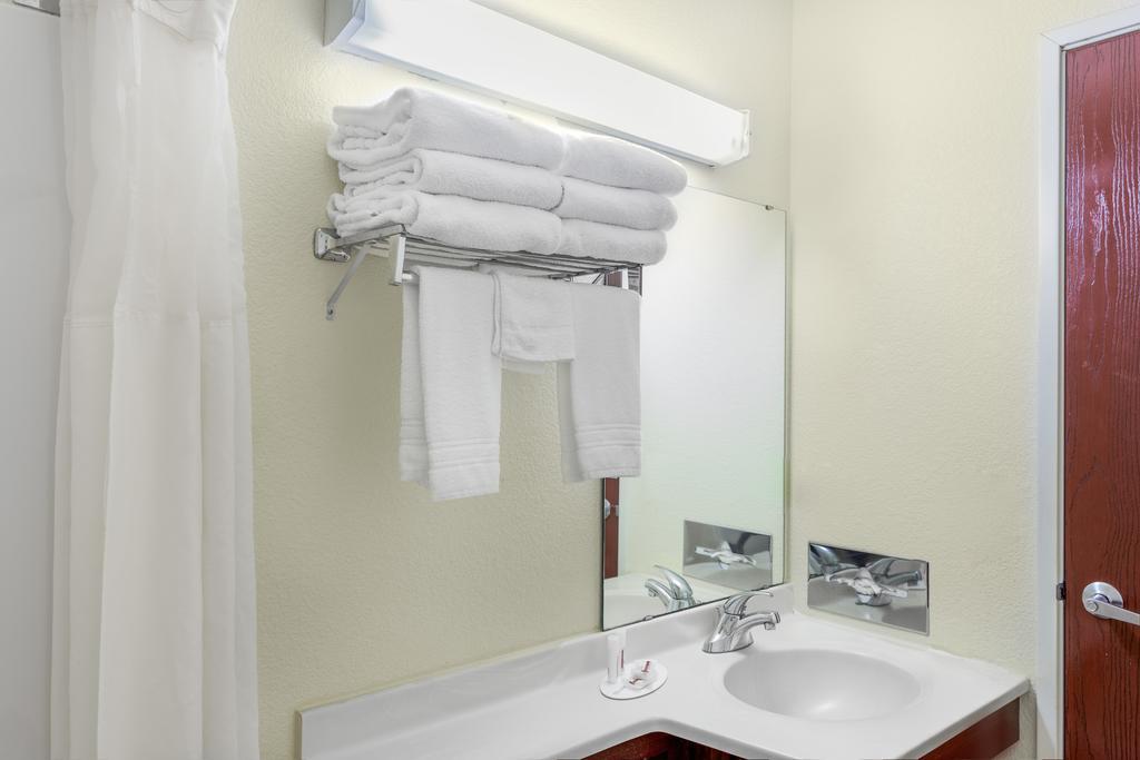 Microtel Inn & Suites By Wyndham Γκριν Μπέι Εξωτερικό φωτογραφία