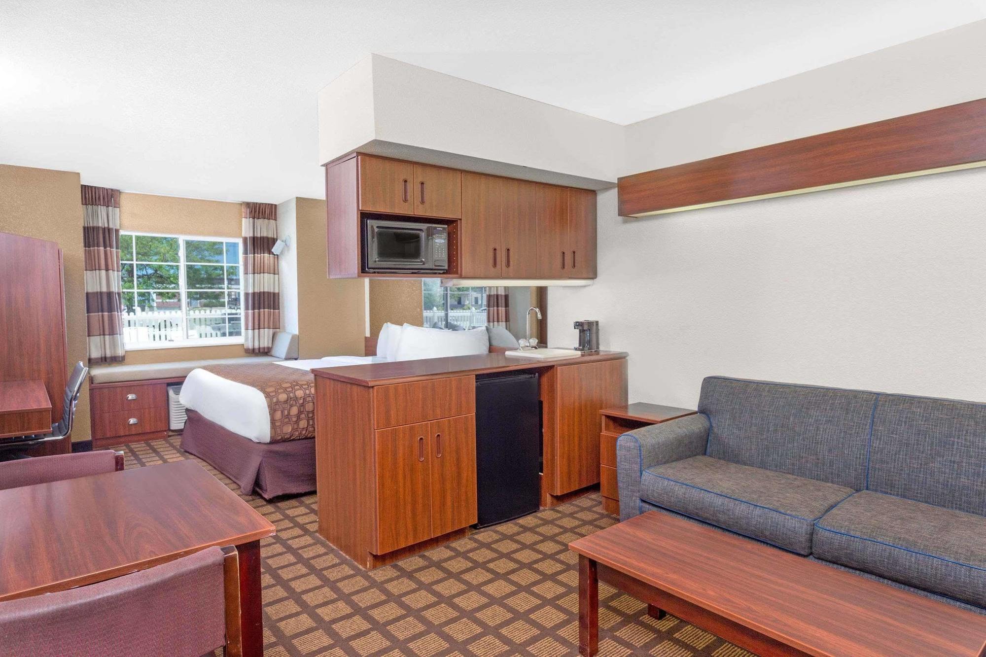 Microtel Inn & Suites By Wyndham Γκριν Μπέι Εξωτερικό φωτογραφία