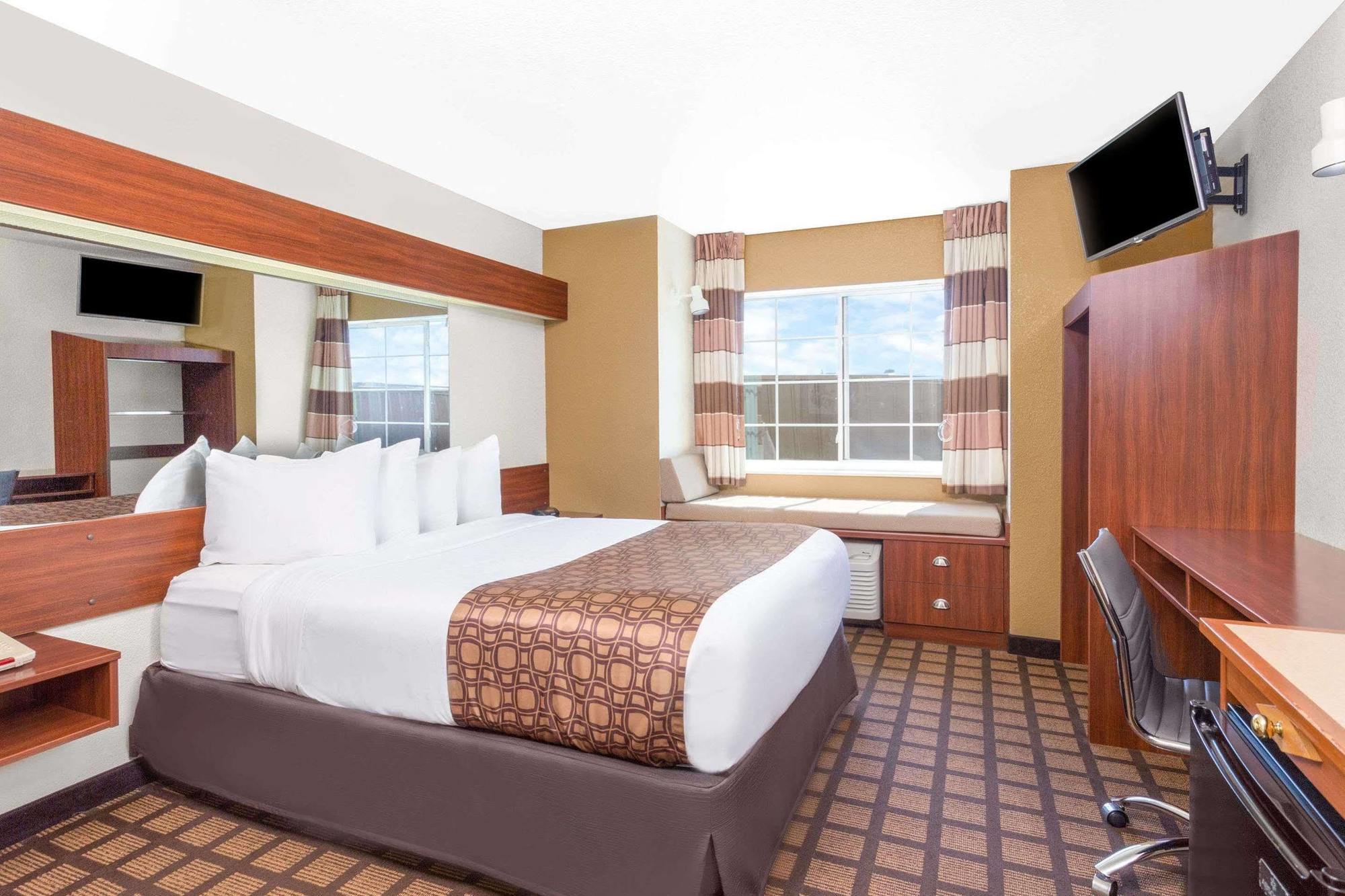 Microtel Inn & Suites By Wyndham Γκριν Μπέι Εξωτερικό φωτογραφία