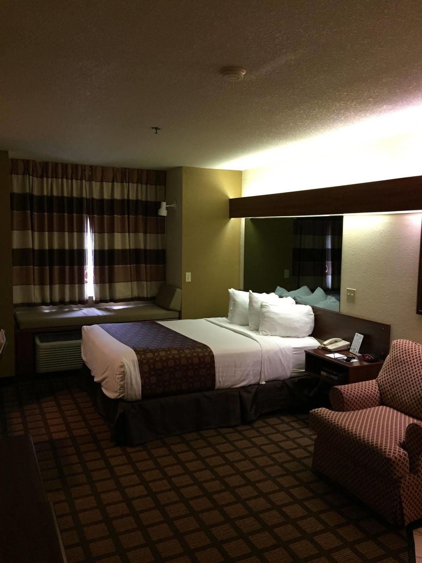 Microtel Inn & Suites By Wyndham Γκριν Μπέι Εξωτερικό φωτογραφία
