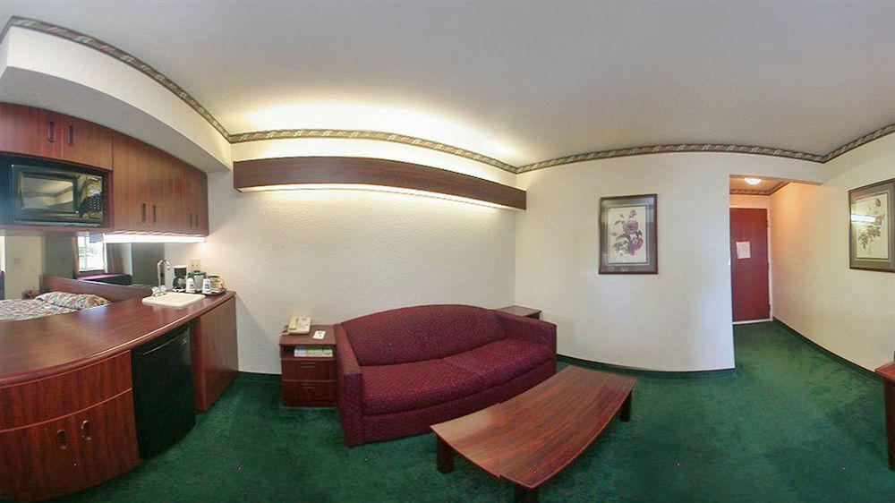 Microtel Inn & Suites By Wyndham Γκριν Μπέι Εξωτερικό φωτογραφία