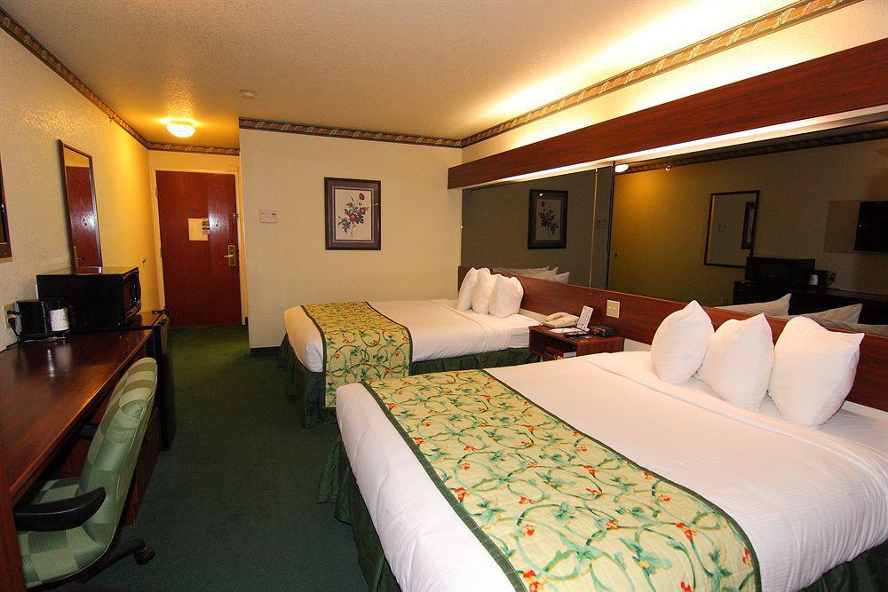 Microtel Inn & Suites By Wyndham Γκριν Μπέι Εξωτερικό φωτογραφία